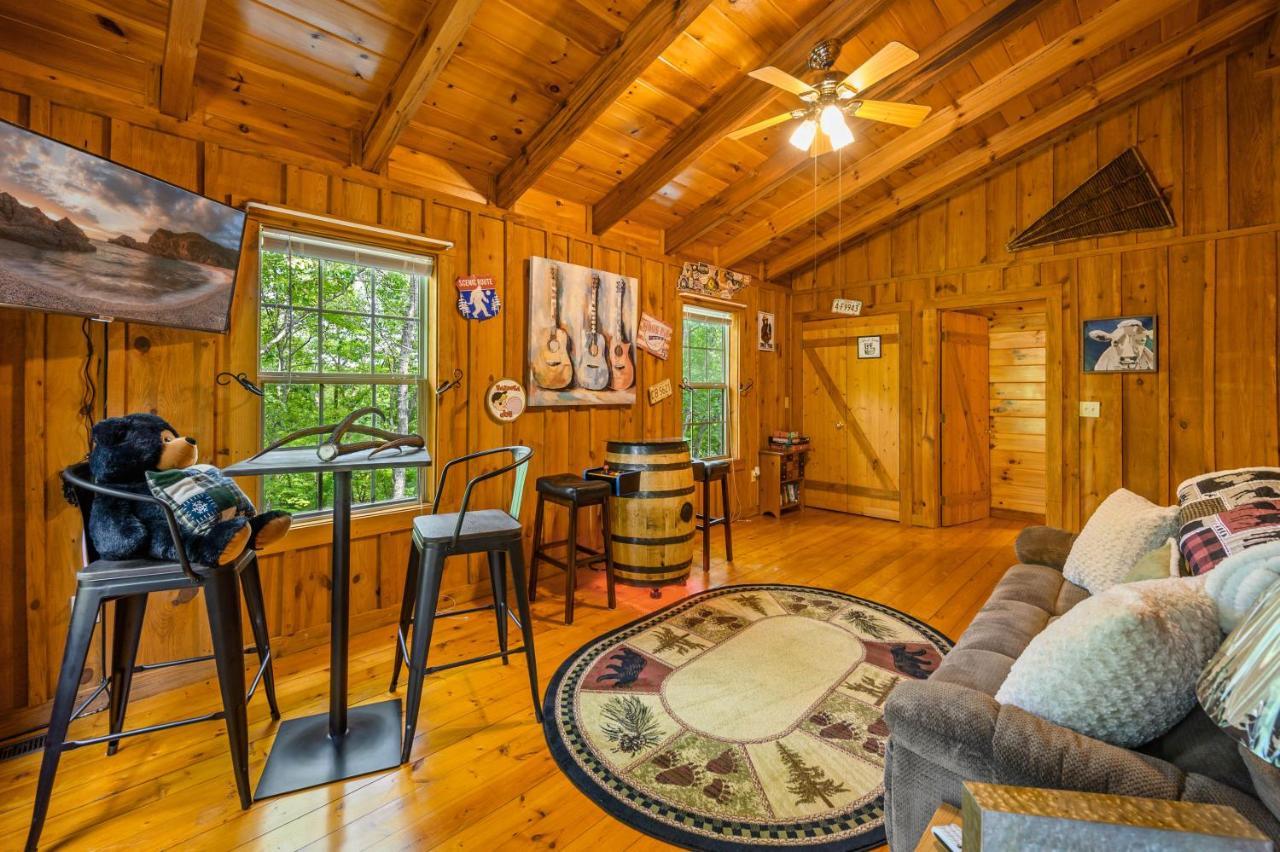 Gypsy Road - Privacy! Log Cabin With Hot Tub, Wifi, Directv And Arcade Sevierville Exterior photo