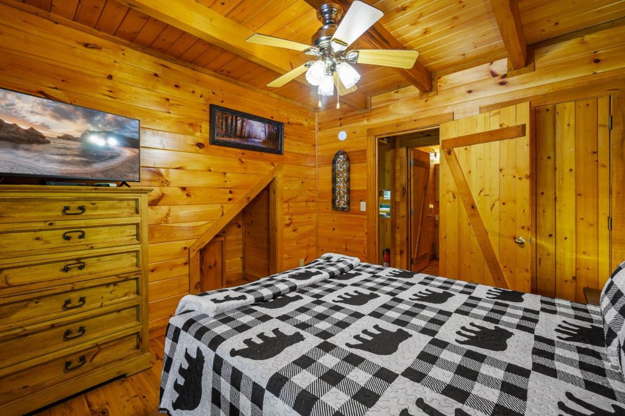 Gypsy Road - Privacy! Log Cabin With Hot Tub, Wifi, Directv And Arcade Sevierville Exterior photo