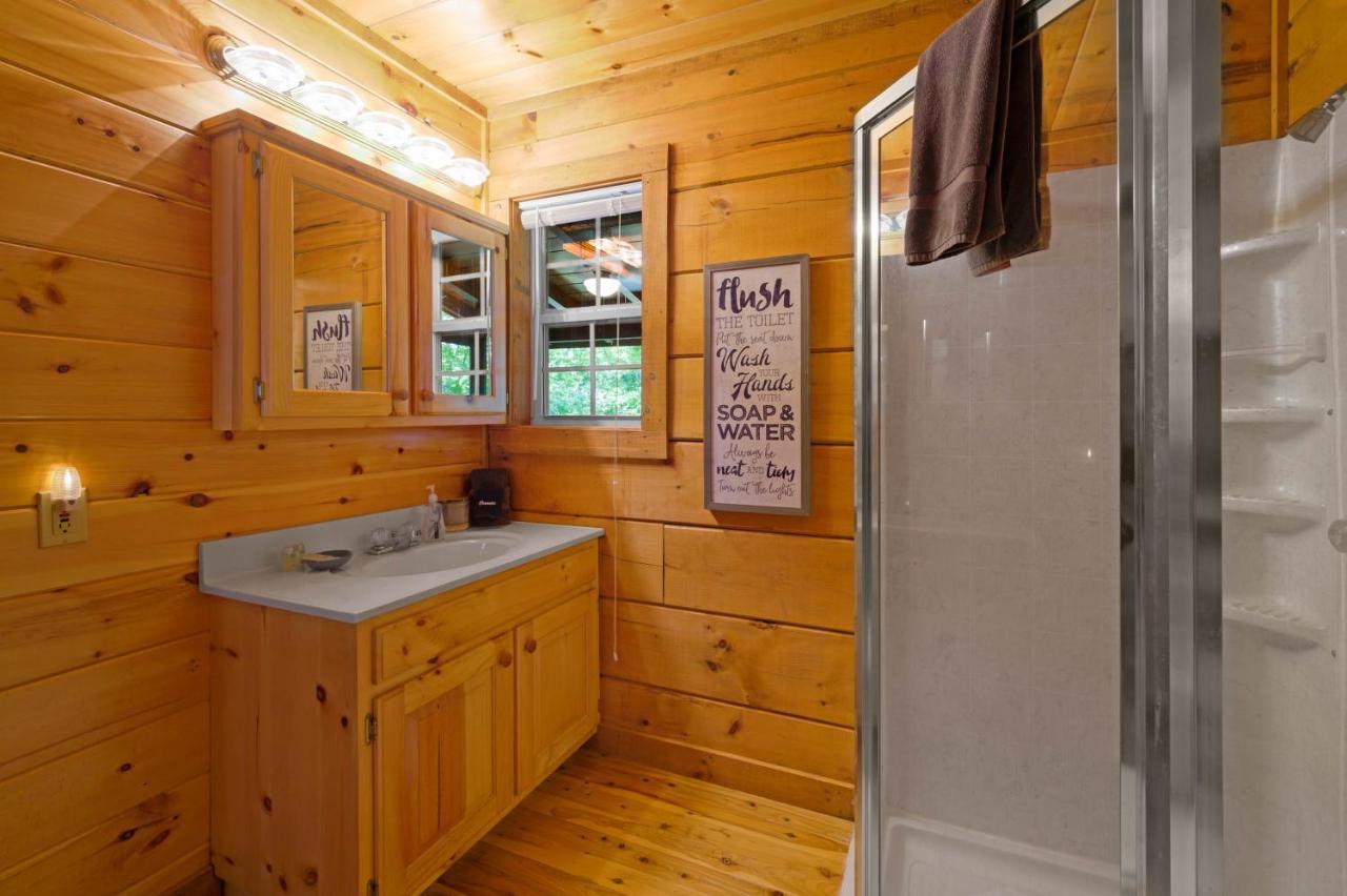 Gypsy Road - Privacy! Log Cabin With Hot Tub, Wifi, Directv And Arcade Sevierville Exterior photo