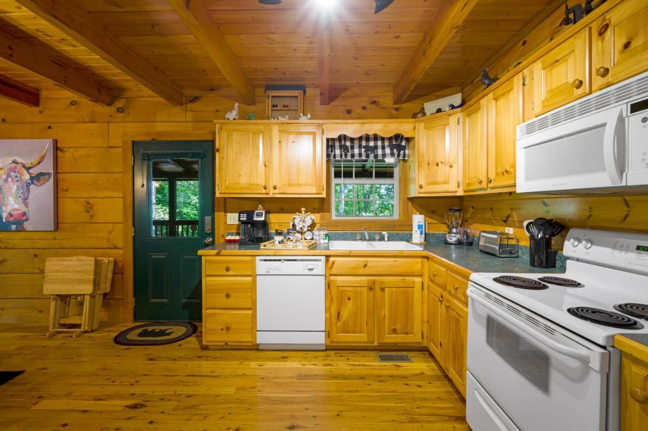 Gypsy Road - Privacy! Log Cabin With Hot Tub, Wifi, Directv And Arcade Sevierville Exterior photo